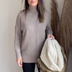 A&F OVERSIZED TURTLENECK SWEATER